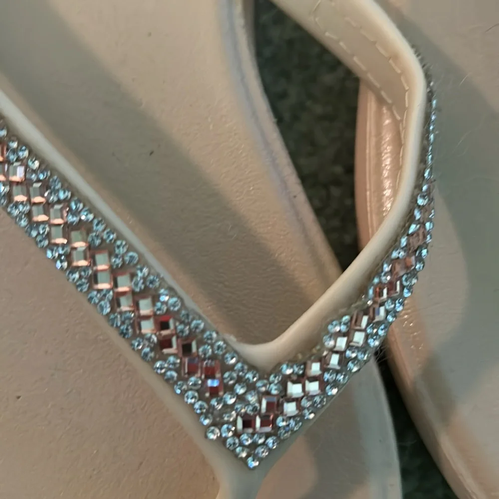 Wedge sandals with gems - Picture 2 of 3